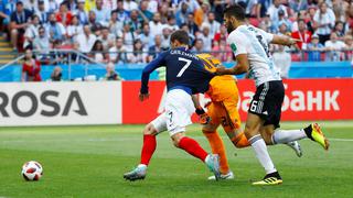 Argentina vs. Francia: Fazio, Armani y un error que casi acaba en gol