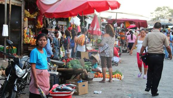 El Comercio comprob&oacute; en el mercado de Piura que el kilo de pollo se ha disparado hasta los S/12. Antes costaba S/9. (Foto: Ralph Zapata)
