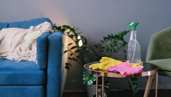 CÓMO LIMPIAR TAPICERÍA SOFÁ  Cómo limpiar el sofá de tela y otras  tapicerías con bicarbonato