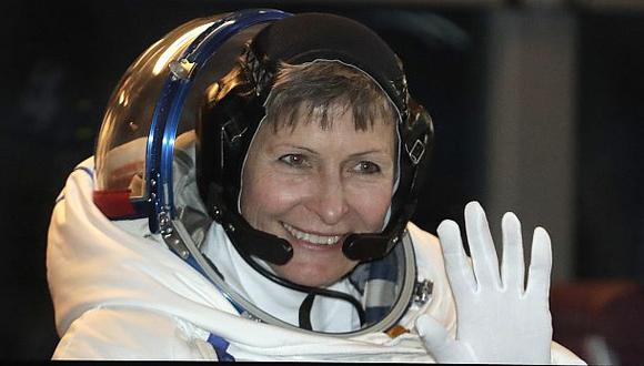 Estadounidense se vuelve la mujer con más caminatas espaciales