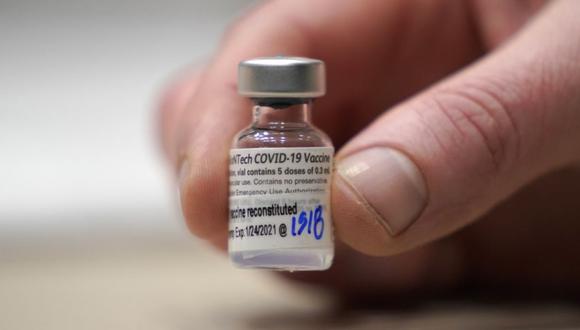 Un frasco de la vacuna Pfizer para COVID-19. (Foto: AP / Ted S. Warren, archivo).