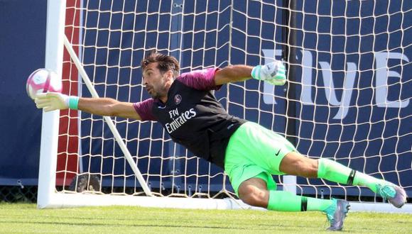 Buffon debutó con el PSG en duelo amistoso y le anotaron cuatro goles. (Foto: AFP)