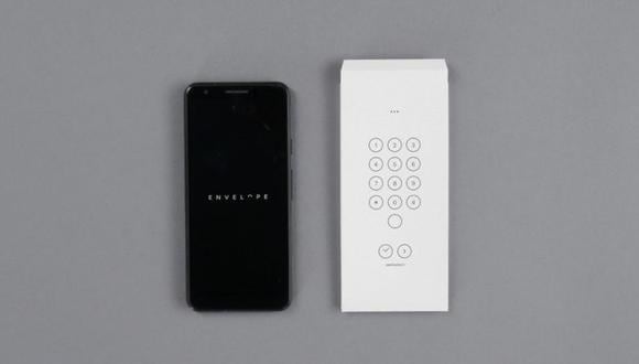 Google diseñó un sobre de papel del tamaño del aparato móvil que sirve para "esconder" tu teléfono y, así, ayudarte a desconectarte del mundo digital. (Foto: Google)