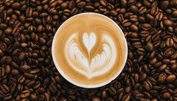 La especialista aconseja no consumir más de 400 miligramos (mg) de cafeína al día, en el caso de los adultos sanos. (Foto: unsplash)