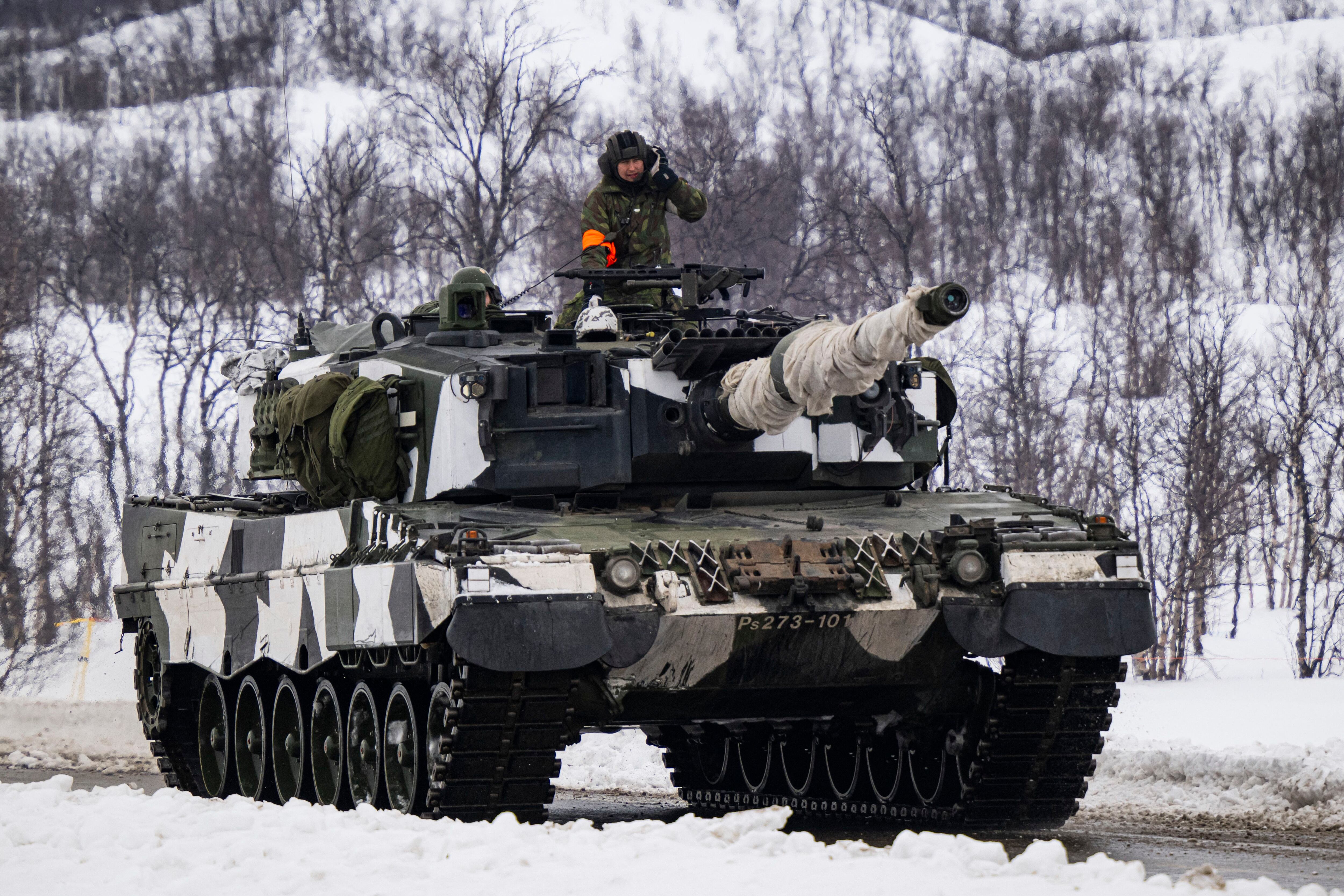 Finnish soldiers from the Finnish-Swedish Division fly the Leopard 2A6, a third-generation German main battle tank, during military exercises.  (JONATHAN NACKSTRAND/AFP).