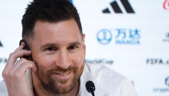 El delantero de la selección argentina Leo Messi ofrece una rueda de prensa en la Universidad de Qatar, en Doha. EFE/Juan Ignacio Roncoroni