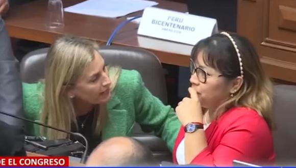 María del Carmen Alva presionando a Francis Paredes para votar a favor de bicameralidad. (Captura: Panamericana)