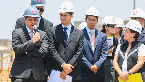 Valfredo de Assis, ex jefe de OAS en el Perú, habla en una actividad realizada cuando Villarán era alcaldesa. También están José Miguel Castro (atrás, con terno azul) y Leonardo Fracassi (detrás de De Assis)