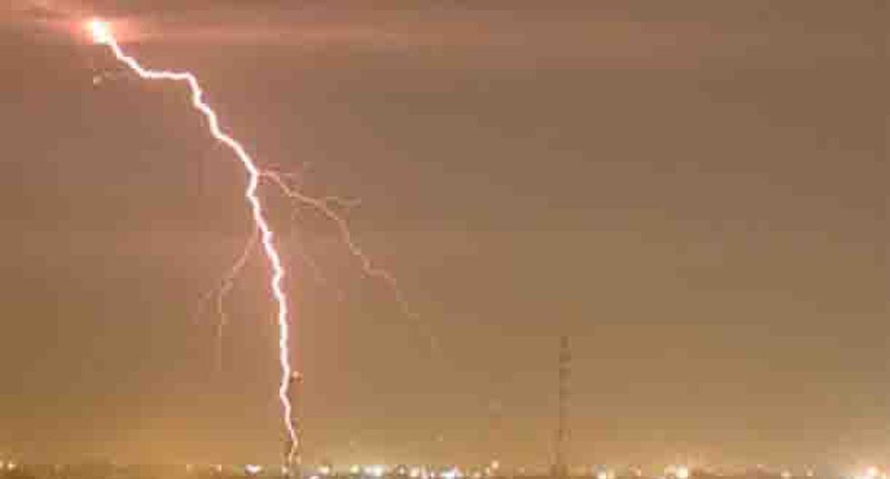 Una intensa tormenta eléctrica, la peor de la temporada, azotó Piura la noche del último martes 21. (Foto: Agencia Andina)