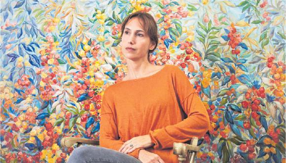 Melissa Larrañaga: “No copio la naturaleza. Me gusta vivir y luego enfrentarme a la tela en blanco”. (Foto: Galería Fórum)