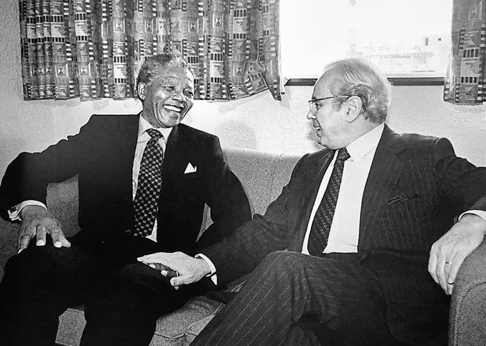 Javier Pérez de Cuéllar y Nelson Mandela.