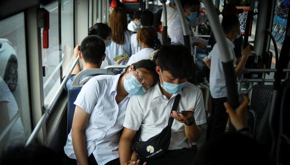El estudio analiza lo sucedido en un autobús con mala ventilación. (Foto referencial: WANG ZHAO / AFP)