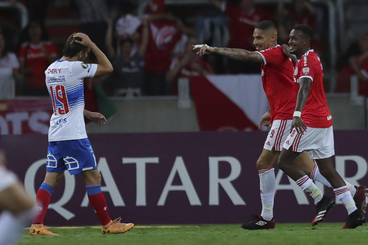 Internacional goleó 3-0 a U. Católica en partido válido por la primera fecha del Grupo E de la Copa Libertadores. Paolo Guerrero anotó un doblete. (Foto: AP)