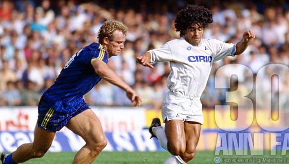 Diego Armando Maradona debutó hace 30 años en el Napoli