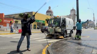 Coronavirus en Perú: intensifican desinfección de calles y plazas con barredora mecánica en La Victoria