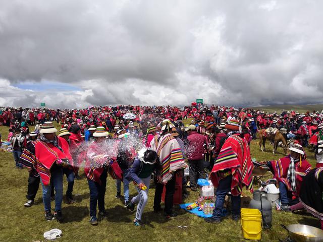 Apurímac: miles de personas participan del Carnaval de Tikapallana. (Foto: Carlos Peña)