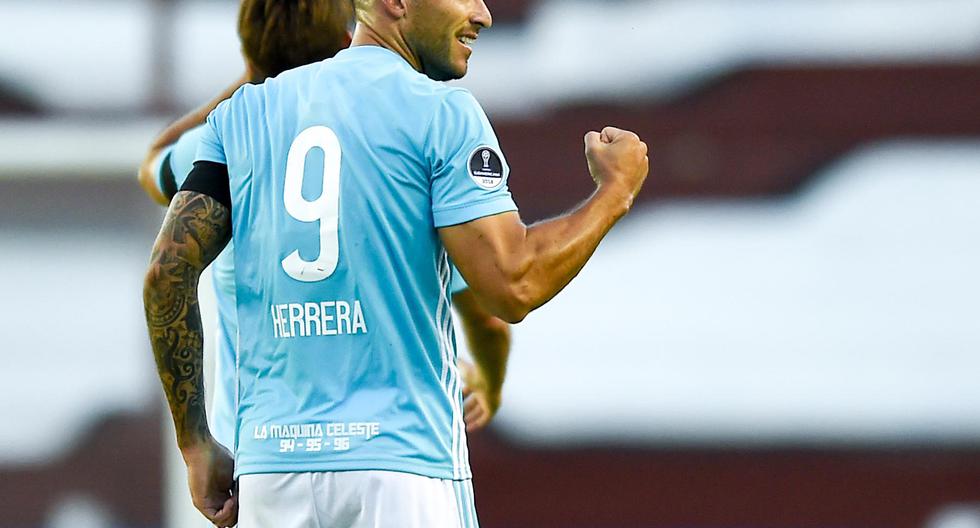 Emanuel Herrera no ocultó su deseo de vestir la camiseta de la Selección Peruana. | Foto: Getty Images