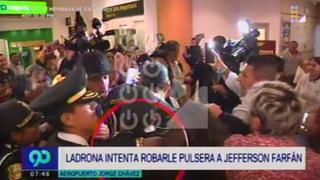 Jorge Chávez: mujer intentó robar pulsera a Jefferson Farfán en aeropuerto [VIDEO]
