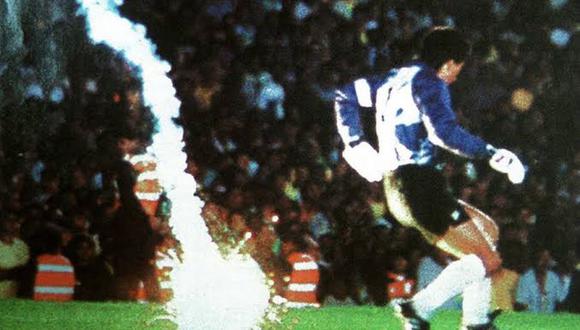 El arquero chileno Roberto Rojas protagonizó una de las principales farsas en la historia del fútbol mundial. (Foto: La Tercera).