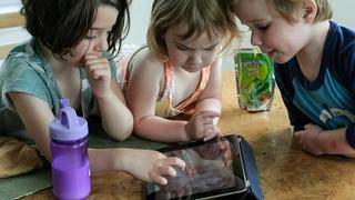 Uso excesivo de dispositivos afectaría salud mental de niños