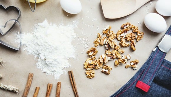 Tanto el bicarbonato de sodio como el polvo de hornear son ingredientes claves para los pasteles pues le dan la capacidad de elevarse en el horno. (Foto: Pexels)