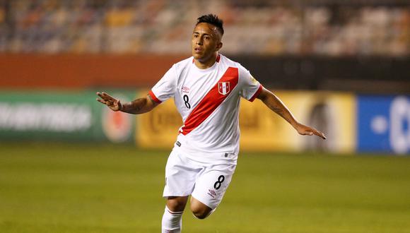 Santos quiere contar con Christian Cueva a toda costa y  facilitaría la salida del volante Bryan Ruiz  para que el atacante peruano tenga espacio. (Foto: AFP).