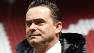 No va más: Marc Overmars deja Ajax por “mensajes inapropiados” a trabajadoras del club