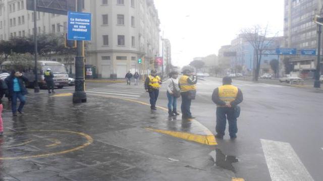 Más de 200 policías ayudan con el tránsito en Cercado de Lima - 4