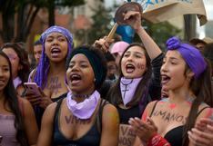 25N: Activistas levantan su voz y marchan en el mundo contra la violencia de género | FOTOS