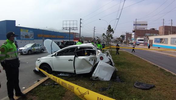 El vehículo en el que iba la víctima dio varias vueltas de campana, de acuerdo con los testigos del accidente. (Foto: Joseph Ángeles)
