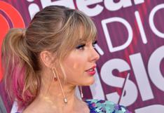 Taylor Swift sorprende con look en los iHeartRadio Music Awards | VIDEO