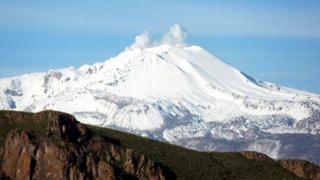 Fumarolas en volcán Sabancaya no representan mayor riesgo actualmente
