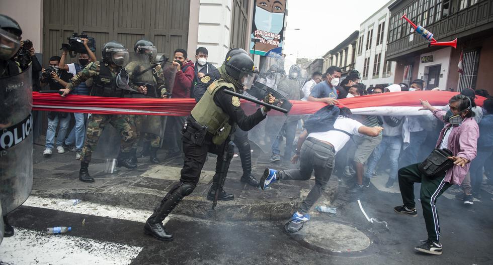 A inicios de este año, la Oficina de Naciones Unidas para los Derechos Humanos afirmó que la policía "hizo un uso innecesario y excesivo de la fuerza" durante las protestas por la designación de Manuel Merino como presidente. (Foto: Ernesto Benavides / AFP)
