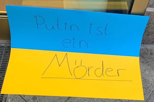 "Putin is a murderer"Read one of the many pro-Ukrainian posters that are widely found in Nuremberg.