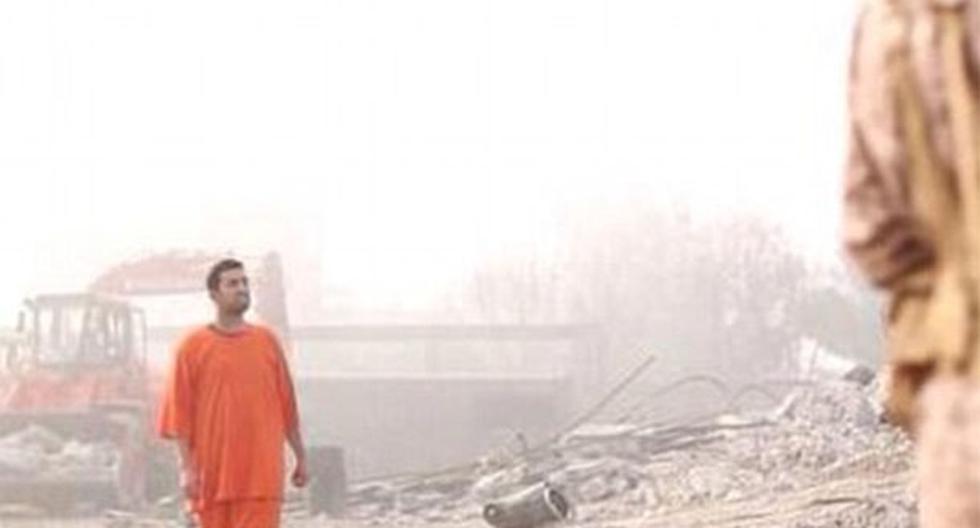 Muaz Kasasbeh minutos antes de ser quemado vivo por el Estado Islámico. (Foto: ISIS)