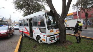 Orión: Cúster se empotró en un árbol en Surco