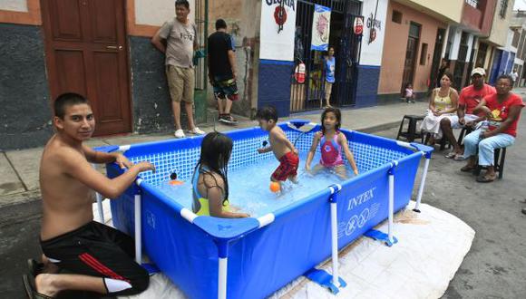 Carnavales: Limeños prefieren las piscinas que los baldazos