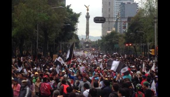 #20NovMx: Miles marchan en México por estudiantes desaparecidos
