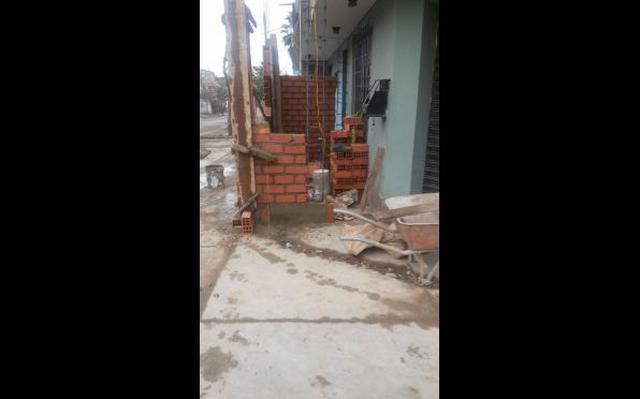 WhatsApp: vecino de VMT toma la vereda para ampliar su casa - 2
