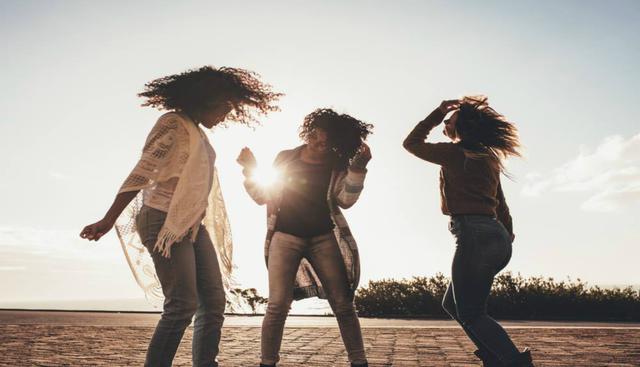 Aunque la agencia TravelToDance cuente con un itinerario planeado, es probable que los guías se dejen llevar por las nuevas aventuras que surjan sobra la marcha. Todo esto con la intención de aprovechar al máximo las experiencias culturales en el lugar del destino. Foto: Shutterstock.
