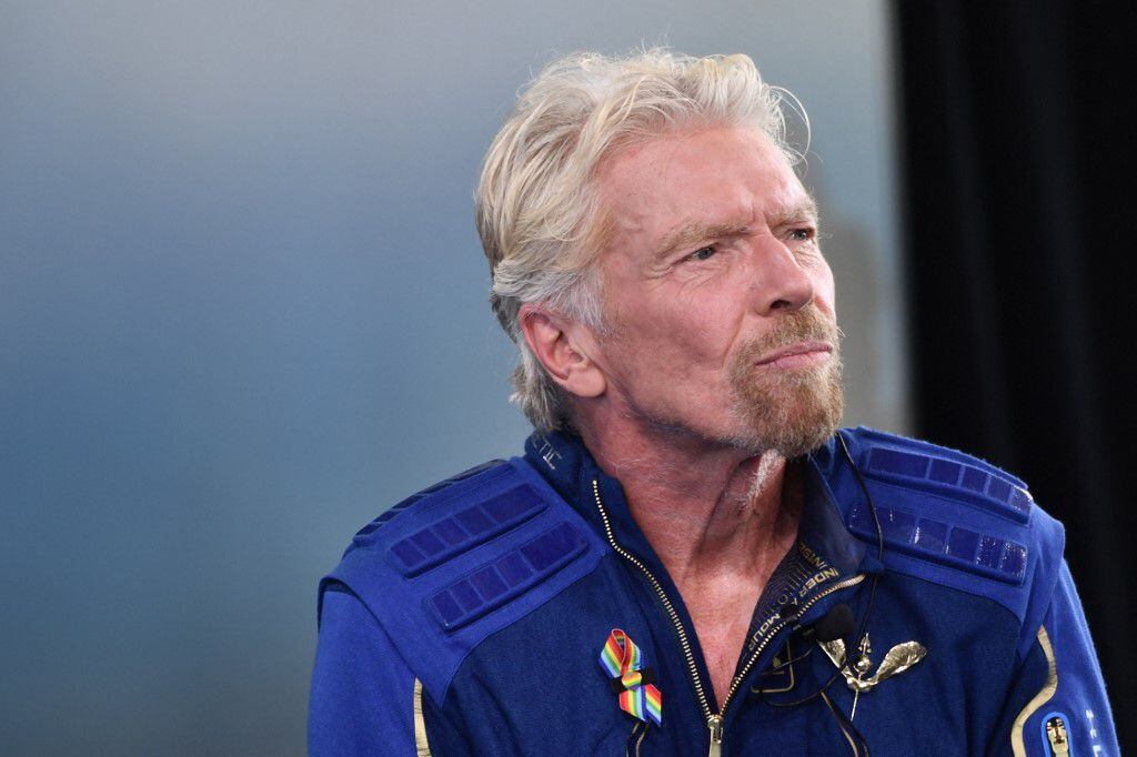 Branson surprised the world by anticipating Bezos by becoming part of the first group of people to engage in space tourism. 