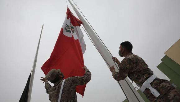 Cadetes de la Escuela Militar de Chorrillos participarán hoy en el izamiento del pabellón nacional durante la ceremonia por el Día de la Bandera en la plaza Bolognesi, que iniciará a las 10 de la mañana. (Anthony Niño de Guzmán / El Comercio)