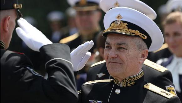 Imagen de archivo | El comandante de la flota rusa del Mar Negro, vicealmirante Viktor Sokolov, durante una ceremonia por el aniversario de la escuadra en Sebastopol, Crimea. (REUTERS/Alexey Pavlishak).