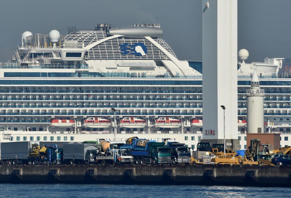 La mayoría de pasajeros a bordo del Diamond Princess son mayores y las difíciles condiciones de la cuarentena podrían agravar su salud. (AFP)