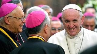 Papa Francisco defiende a obispo acusado de encubrir pedofilia
