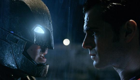 "Batman v. Superman" olvida críticas con millonaria taquilla