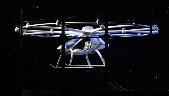 Los mini drones trabajaron por medio de un nuevo sistema que permite que los dispositivos se muevan sin necesidad de usar un GPS en espacios cerrados. (Foto: AFP)