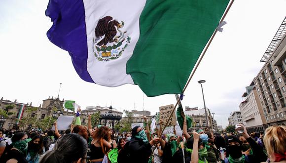 El máximo tribunal de México "resolvió que el régimen jurídico que penaliza el aborto en el Código Penal Federal es inconstitucional, ya que viola los derechos humanos de mujeres y personas con capacidad de gestar", anunció. (Foto de ULISES RUIZ / AFP)