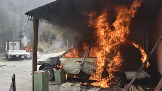 Cocaleros en Bolivia chocan nuevamente con la policía y queman patrullas | FOTOS