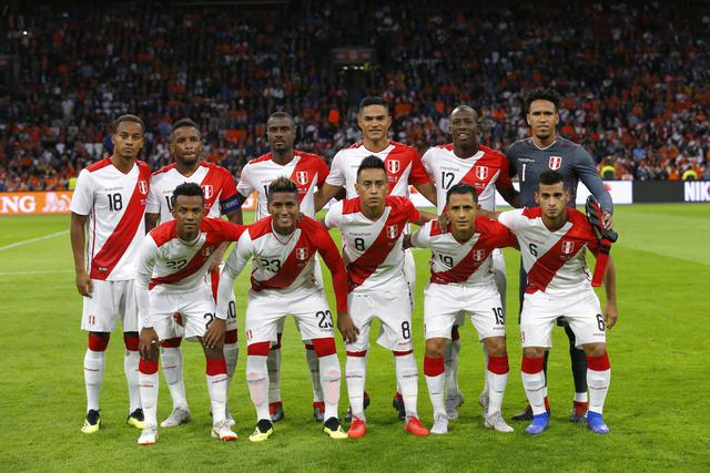 Ricardo Gareca probó nuevo equipo para el duelo de este domingo de la selección peruana ante Alemania. Raúl Ruidíaz y Edison Flores serían las novedades. (Foto: AP)
